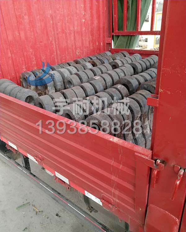 高鉻合金錘頭發(fā)貨現(xiàn)場